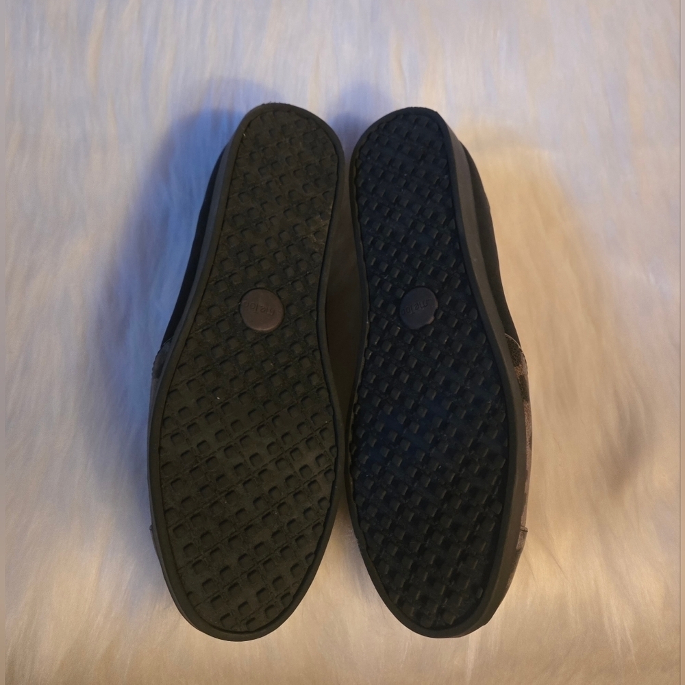 Me Too Leopard Lover Classic Comfy Flats - Picture 4 of 7
